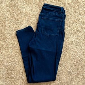 Talbots dark blue size 6 jegging.